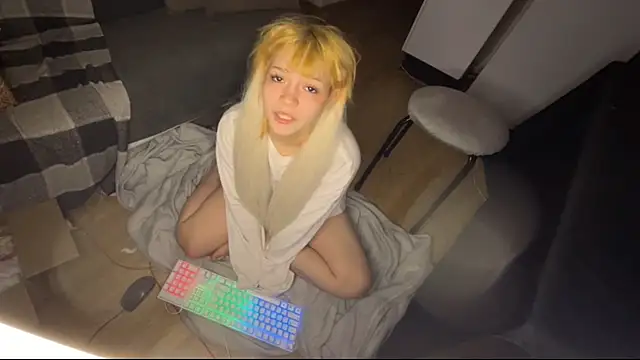 nikoli naw online show from April 12, 7:30 pm