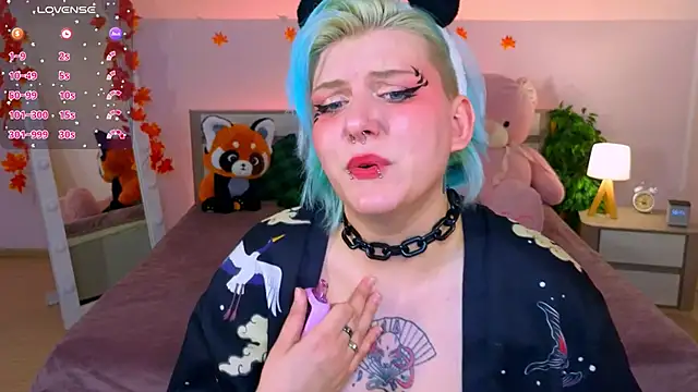 Snapshot of bluelunaray chatting on October 5, 10:02 am bluelunaray online show from October 5, 10:02 am