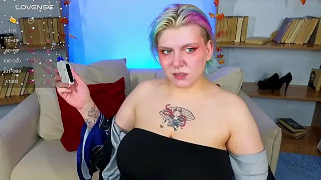 Snapshot of bluelunaray chatting on October 11, 2:11 am bluelunaray online show from October 11, 2:11 am