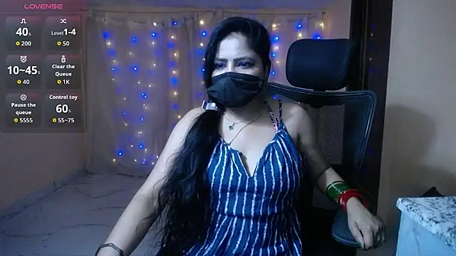 Snapshot of Divvya_ chatting on May 16, 7:45 pm Divvya online show from May 16, 7:45 pm
