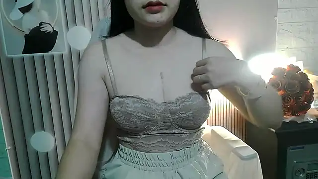 Snapshot of Emachiii chatting on November 13, 12:42 am Emachiii online show from November 13, 12:42 am