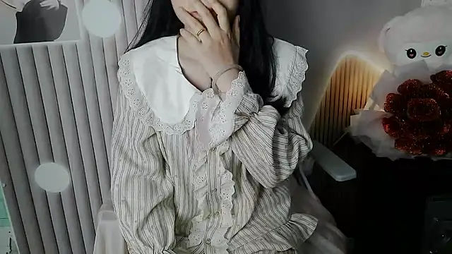 Snapshot of Emachiii chatting on November 14, 2:43 am Emachiii online show from November 14, 2:43 am