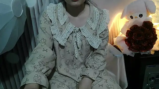 Snapshot of Emachiii chatting on November 15, 9:50 am Emachiii online show from November 15, 9:50 am