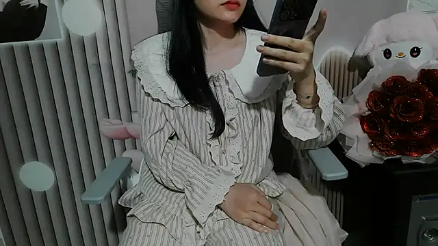 Snapshot of Emachiii chatting on November 20, 1:11 pm Emachiii online show from November 20, 1:11 pm