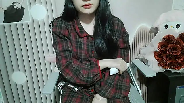 Snapshot of Emachiii chatting on November 26, 12:44 am Emachiii online show from November 26, 12:44 am