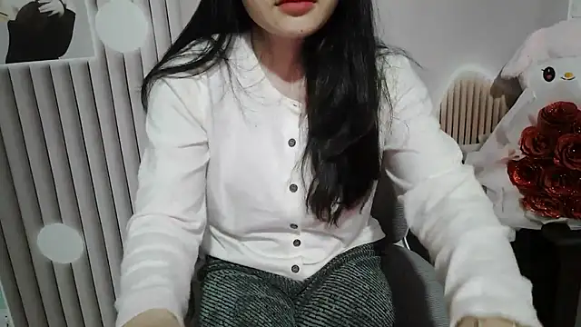 Snapshot of Emachiii chatting on November 28, 12:02 am Emachiii online show from November 28, 12:02 am