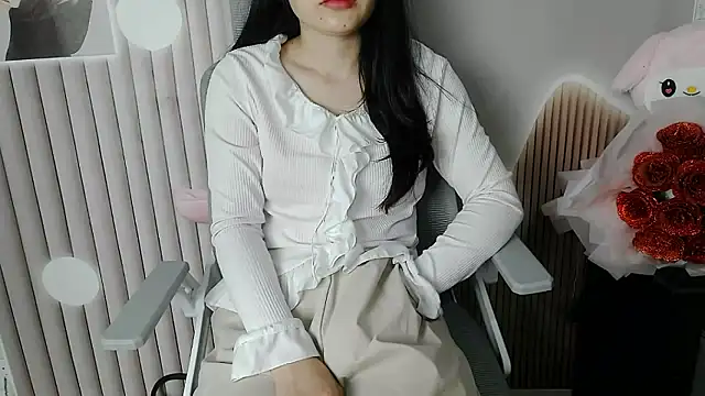 Snapshot of Emachiii chatting on November 30, 12:25 am Emachiii online show from November 30, 12:25 am