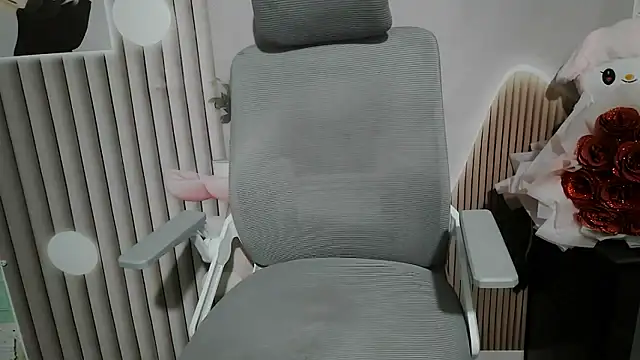 Snapshot of Emachiii chatting on December 5, 1:03 am Emachiii online show from December 5, 1:03 am