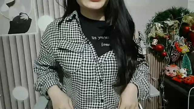 Snapshot of Emachiii chatting on February 23, 2:20 am Emachiii online show from February 23, 2:20 am