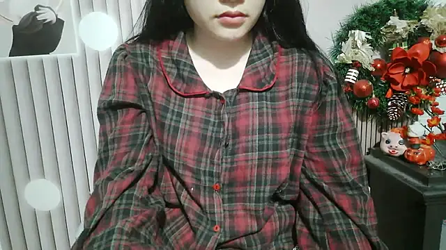 Snapshot of Emachiii chatting on March 21, 6:18 am Emachiii online show from March 21, 6:18 am