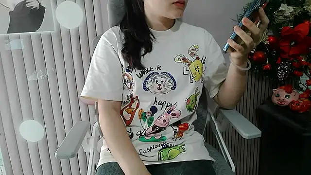 Snapshot of Emachiii chatting on March 22, 7:56 am Emachiii online show from March 22, 7:56 am