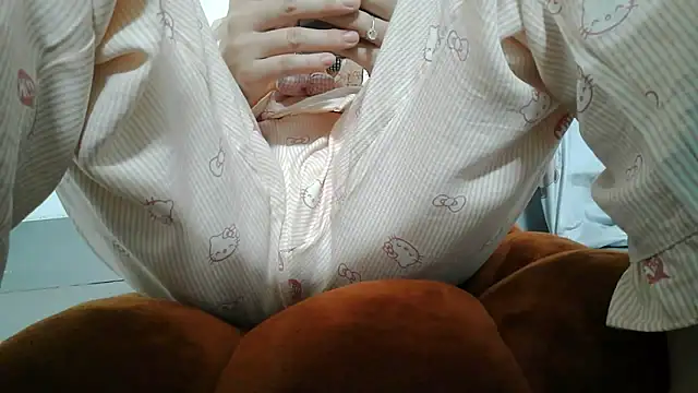 Snapshot of Emachiii chatting on March 26, 5:35 am Emachiii online show from March 26, 5:35 am