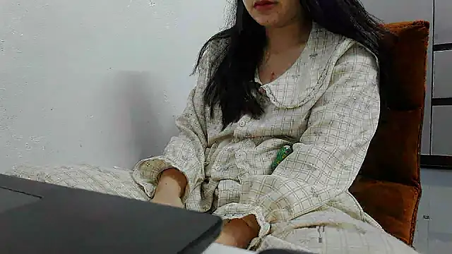 Snapshot of Emachiii chatting on April 4, 11:40 am Emachiii online show from April 4, 11:40 am