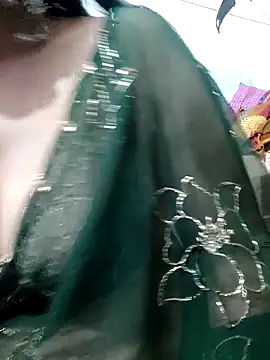 Snapshot of Cuty_siya_143 chatting on November 9, 8:23 am Cuty siya 143 online show from November 9, 8:23 am