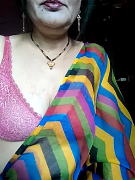 Snapshot of Cuty_siya_143 chatting on December 16, 9:25 am Cuty siya 143 online show from December 16, 9:25 am