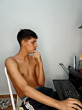 Snapshot of Allnei chatting on February 28, 1:01 pm Allnei online show from February 28, 1:01 pm