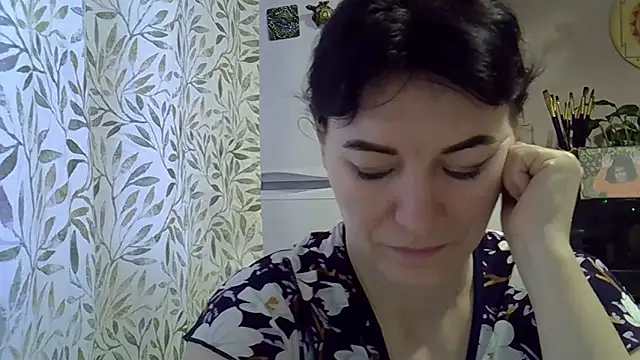 Krystal 82 online show from December 1, 8:08 am