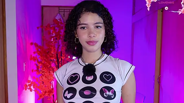 Snapshot of lilijwatson chatting on April 10, 3:45 am lilijwatson online show from April 10, 3:45 am