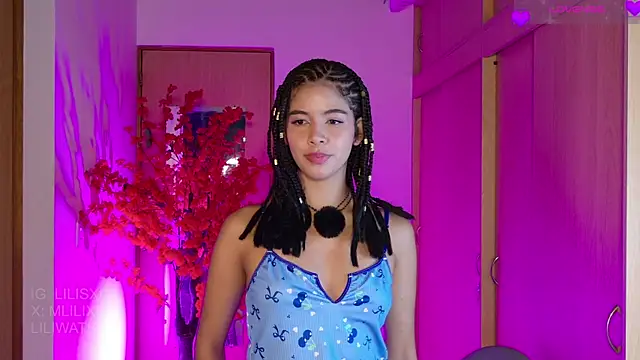 Snapshot of lilijwatson chatting on May 4, 2:18 am lilijwatson online show from May 4, 2:18 am