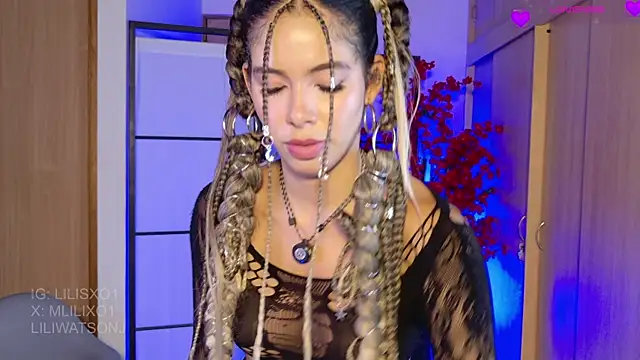 Snapshot of lilijwatson chatting on June 8, 2:45 am lilijwatson online show from June 8, 2:45 am
