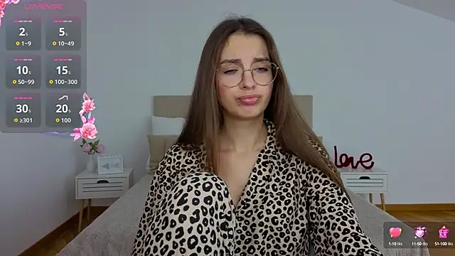 Real cutie1 online show from October 13, 9:15 pm