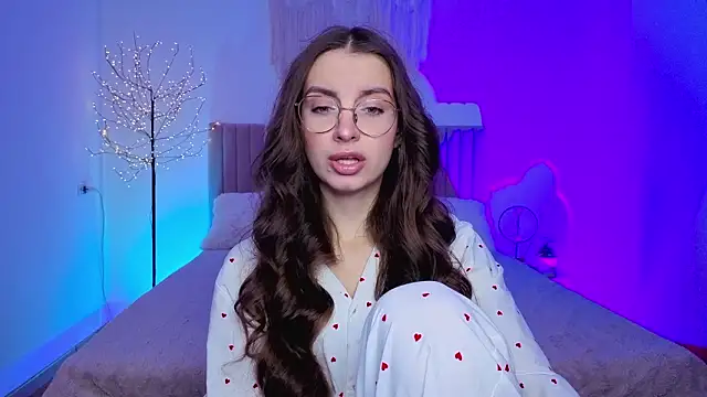 Snapshot of Real_cutie1 chatting on March 6, 1:51 pm Real cutie1 online show from March 6, 1:51 pm