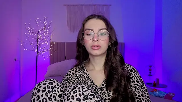 Snapshot of Real_cutie1 chatting on March 10, 1:38 pm Real cutie1 online show from March 10, 1:38 pm
