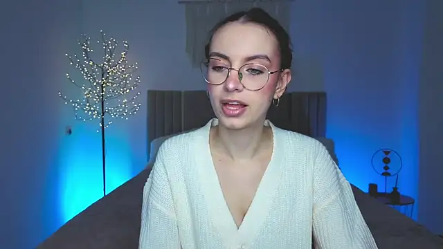 Snapshot of Real_cutie1 chatting on March 24, 1:49 pm Real cutie1 online show from March 24, 1:49 pm