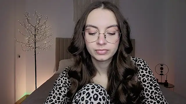 Snapshot of Real_cutie1 chatting on March 25, 1:50 pm Real cutie1 online show from March 25, 1:50 pm