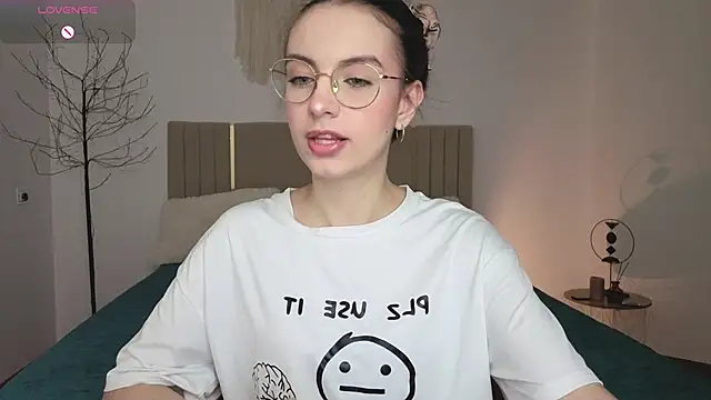 Snapshot of Real_cutie1 chatting on March 30, 12:39 pm Real cutie1 online show from March 30, 12:39 pm