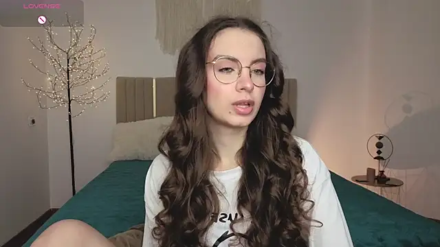 Snapshot of Real_cutie1 chatting on April 1, 12:50 pm Real cutie1 online show from April 1, 12:50 pm