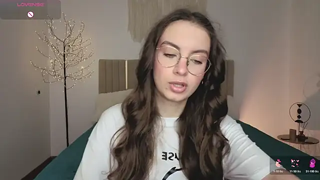 Snapshot of Real_cutie1 chatting on April 1, 1:41 pm Real cutie1 online show from April 1, 1:41 pm