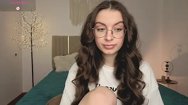 Snapshot of Real_cutie1 chatting on April 3, 1:09 pm Real cutie1 online show from April 3, 1:09 pm