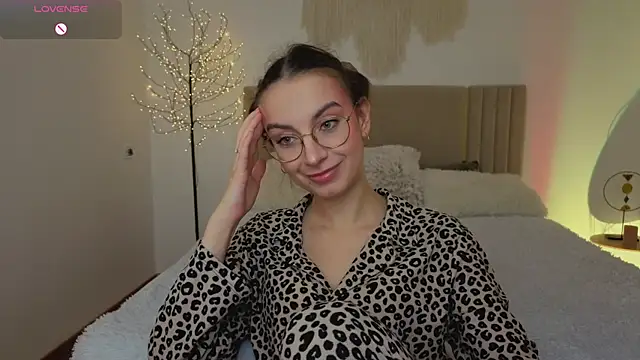 Snapshot of Real_cutie1 chatting on April 9, 12:54 pm Real cutie1 online show from April 9, 12:54 pm