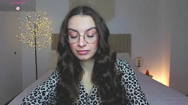 Snapshot of Real_cutie1 chatting on April 20, 12:52 pm Real cutie1 online show from April 20, 12:52 pm