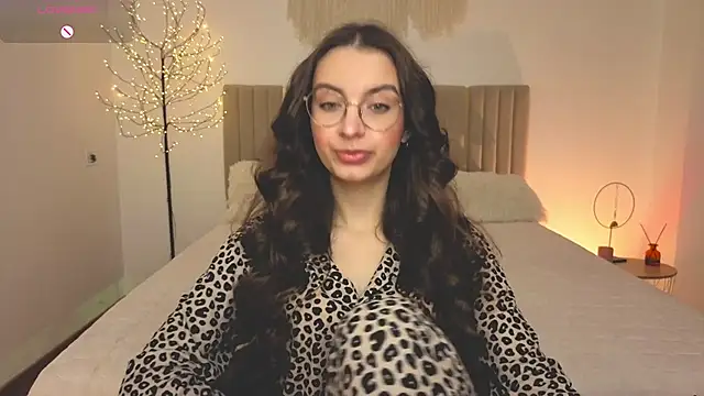 Snapshot of Real_cutie1 chatting on April 22, 1:01 pm Real cutie1 online show from April 22, 1:01 pm