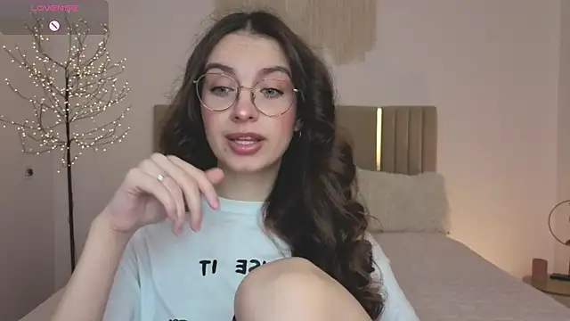 Snapshot of Real_cutie1 chatting on April 27, 12:47 pm Real cutie1 online show from April 27, 12:47 pm