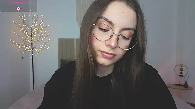 Snapshot of Real_cutie1 chatting on May 8, 12:54 pm Real cutie1 online show from May 8, 12:54 pm