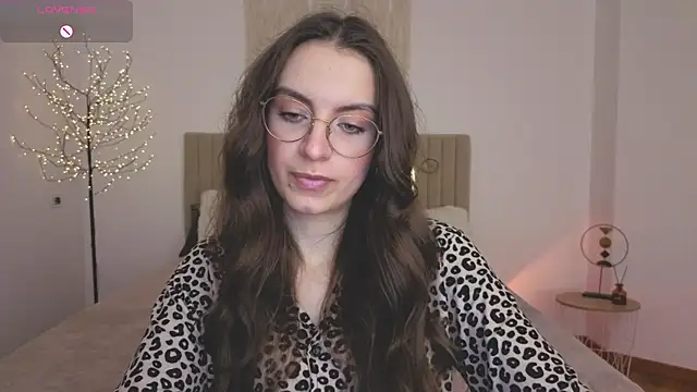 Snapshot of Real_cutie1 chatting on May 11, 2:45 pm Real cutie1 online show from May 11, 2:45 pm