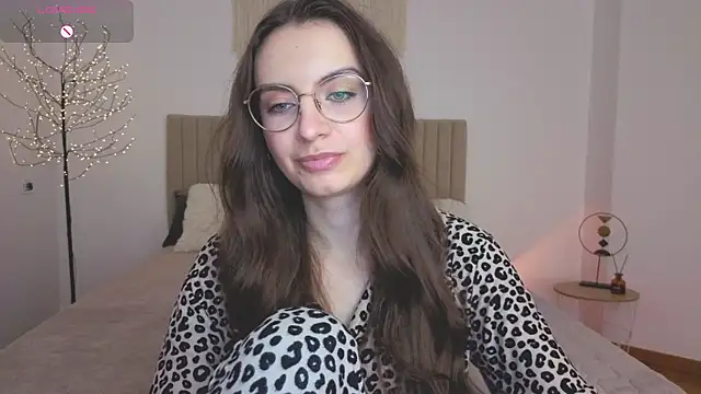 Snapshot of Real_cutie1 chatting on May 11, 4:04 pm Real cutie1 online show from May 11, 4:04 pm