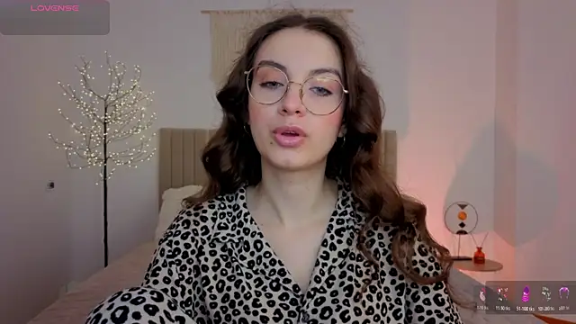 Snapshot of Real_cutie1 chatting on May 22, 1:17 pm Real cutie1 online show from May 22, 1:17 pm