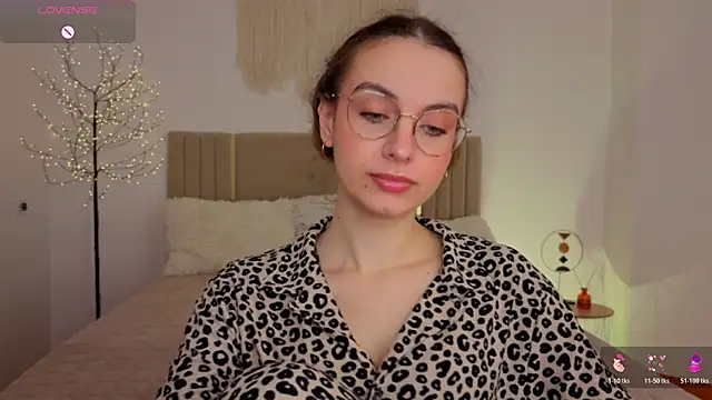 Snapshot of Real_cutie1 chatting on May 25, 12:44 pm Real cutie1 online show from May 25, 12:44 pm