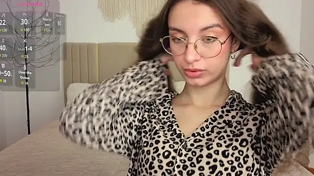 Snapshot of Real_cutie1 chatting on June 2, 1:02 pm Real cutie1 online show from June 2, 1:02 pm