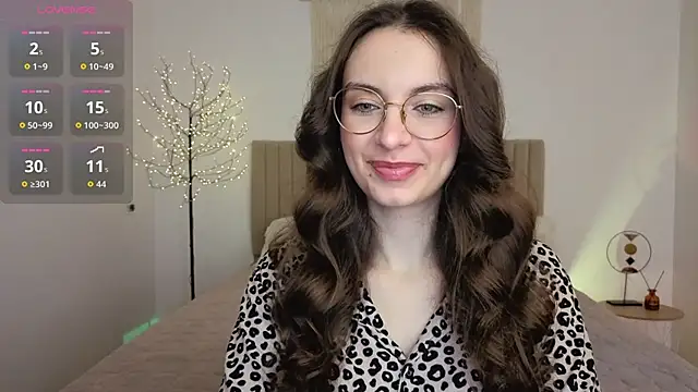 Snapshot of Real_cutie1 chatting on June 4, 12:44 pm Real cutie1 online show from June 4, 12:44 pm
