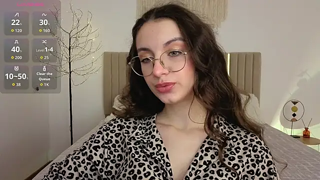 Snapshot of Real_cutie1 chatting on June 6, 12:54 pm Real cutie1 online show from June 6, 12:54 pm