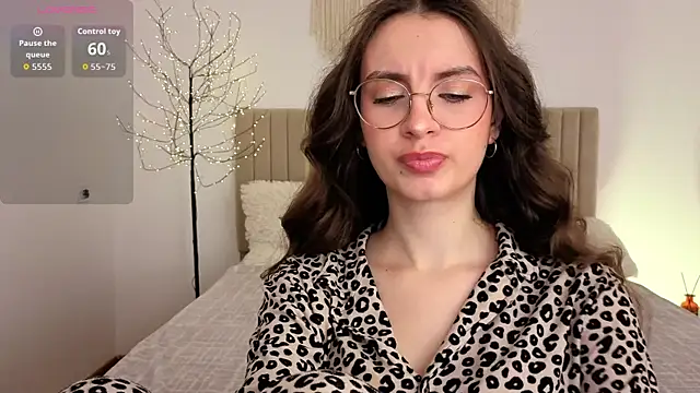Snapshot of Real_cutie1 chatting on June 9, 1:01 pm Real cutie1 online show from June 9, 1:01 pm