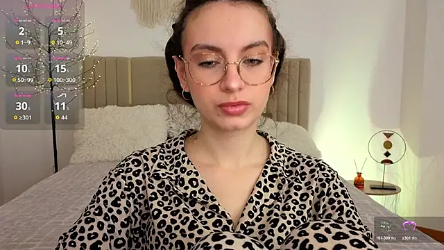 Snapshot of Real_cutie1 chatting on June 10, 12:59 pm Real cutie1 online show from June 10, 12:59 pm