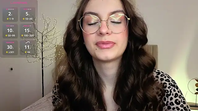 Snapshot of Real_cutie1 chatting on June 11, 12:58 pm Real cutie1 online show from June 11, 12:58 pm