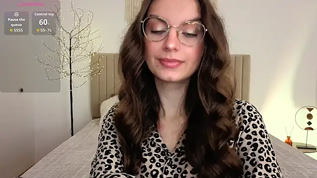 Snapshot of Real_cutie1 chatting on June 13, 12:47 pm Real cutie1 online show from June 13, 12:47 pm