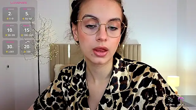 Snapshot of Real_cutie1 chatting on July 3, 12:55 pm Real cutie1 online show from July 3, 12:55 pm